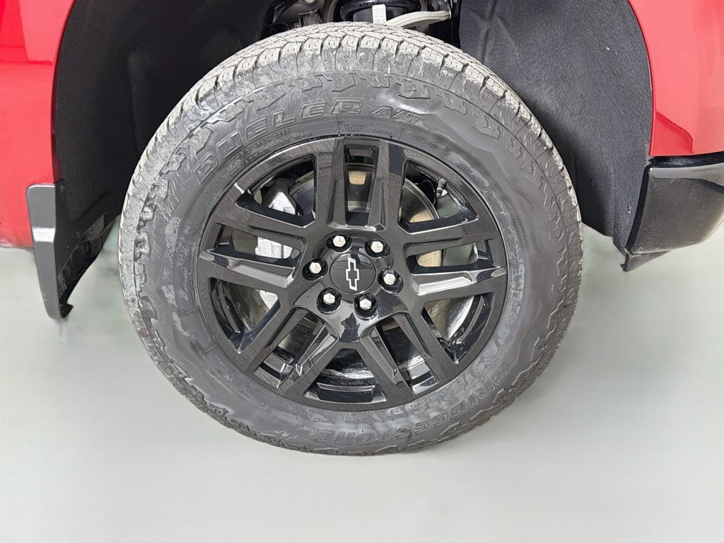 Used 2025 Chevrolet Silverado 1500 LT Trail Boss w/ Convenience Package II AWD/4WD image 28