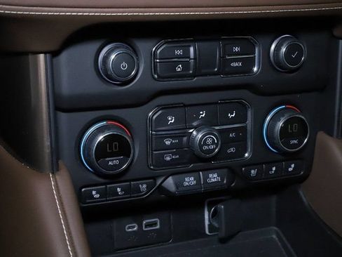 Used 2021 Chevrolet Tahoe High Country w/ Premium Package AWD/4WD image 35