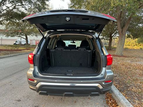 Used 2019 Nissan Pathfinder S image 10