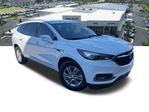 Used 2018 Buick Enclave Essence image 2