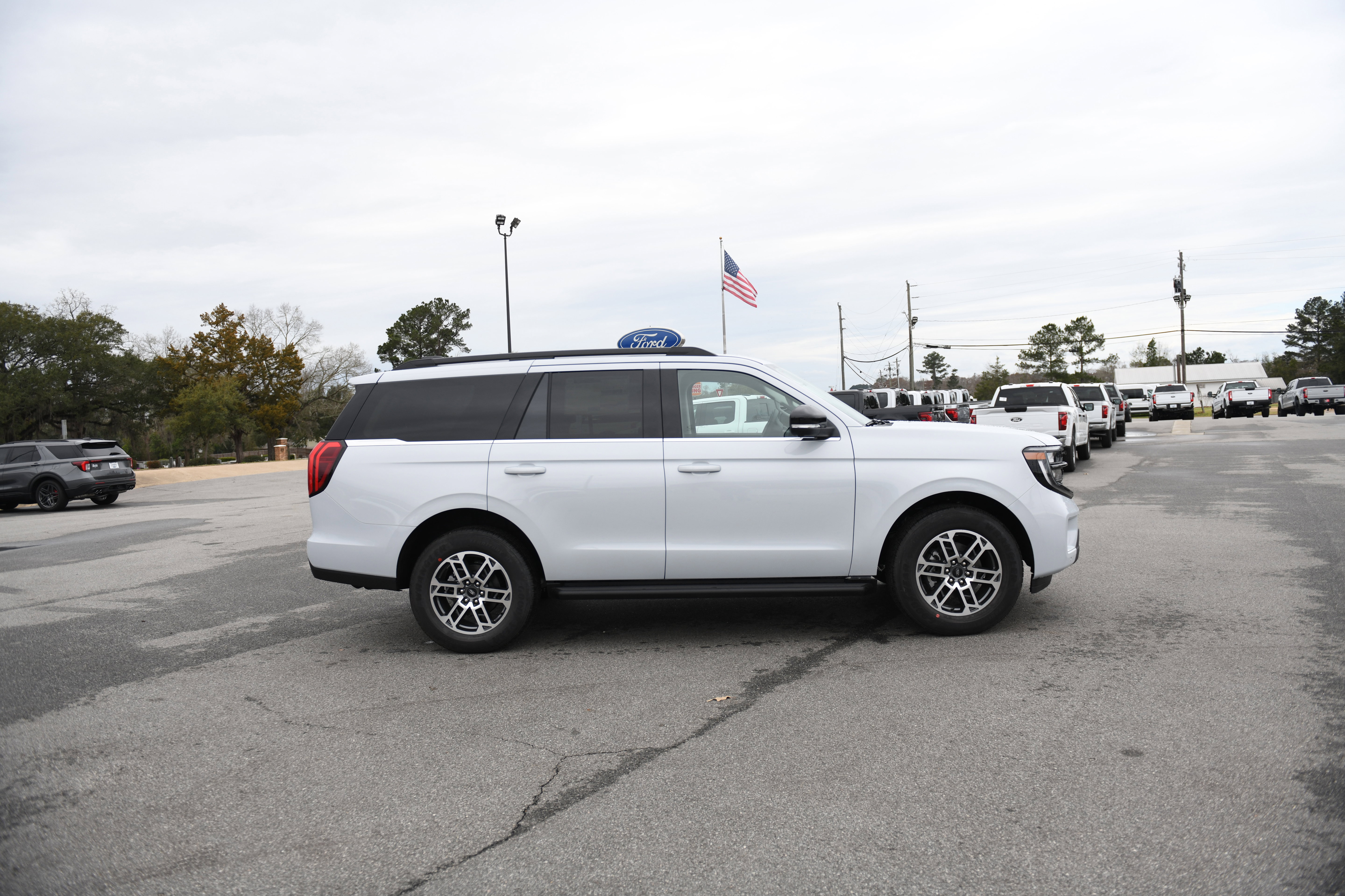 New 2026 Ford Expedition Active RWD image 2