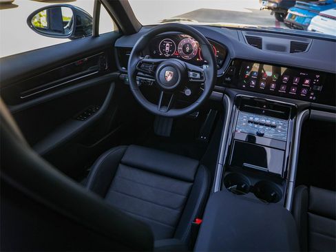 New 2025 Porsche Panamera 4 image 34