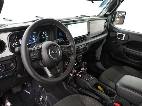 Used 2024 Jeep Wrangler Unlimited AWD/4WD image 24