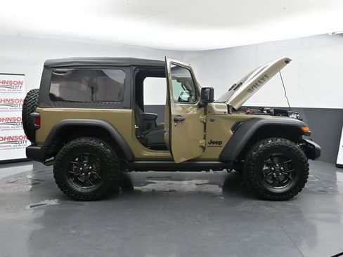 Used 2025 Jeep Wrangler Sport image 42
