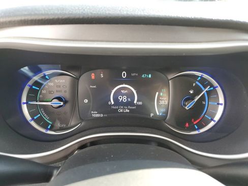 Used 2022 Chrysler Pacifica Touring-L image 12