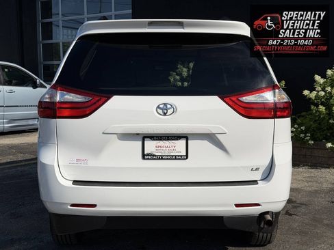 Used 2016 Toyota Sienna LE FWD image 11