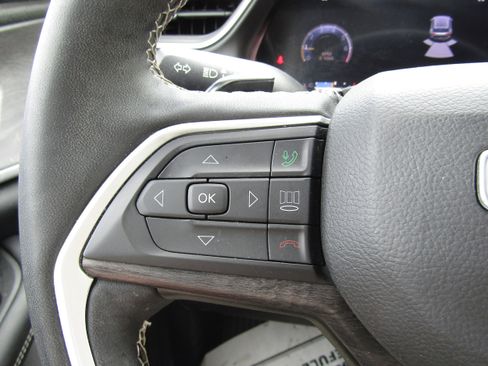 Used 2023 Jeep Grand Cherokee L Limited image 17