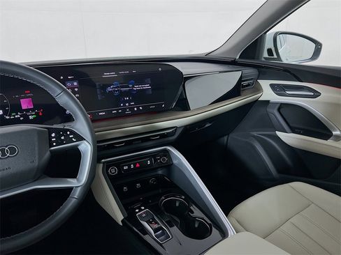 New 2025 Audi Q5 Premium image 24