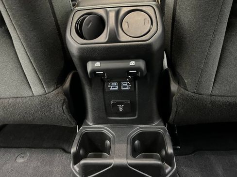 Used 2025 Jeep Wrangler Unlimited Sahara AWD/4WD image 23