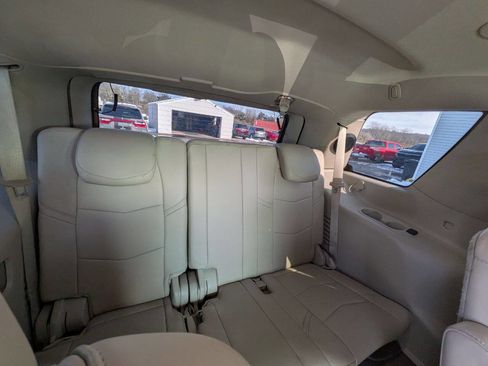 Used 2015 Cadillac Escalade Premium image 30
