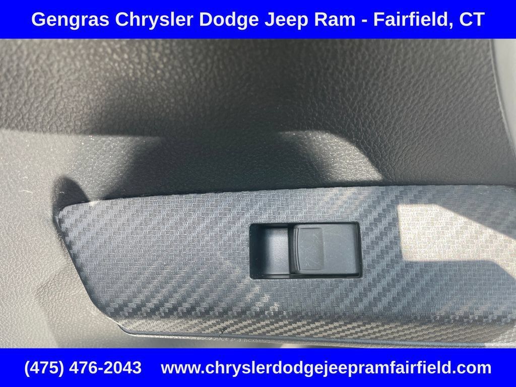 Used 2015 Toyota RAV4 Limited AWD/4WD image 24