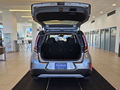 Used 2025 Kia Soul LX w/ LX Technology Package image 9
