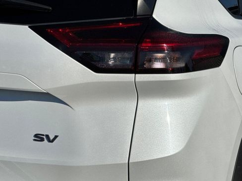 Used 2024 Nissan Rogue SV FWD image 29