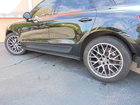 Used 2018 Porsche Macan GTS AWD/4WD image 30