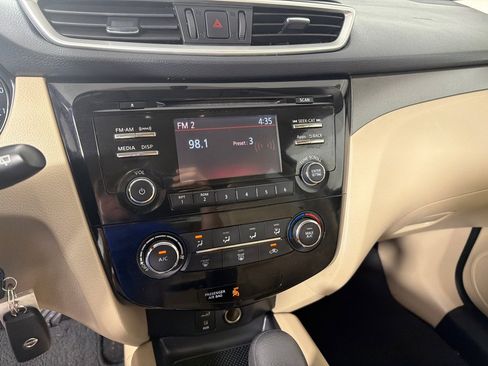 Used 2016 Nissan Rogue S w/ Appearance Package FWD image 15