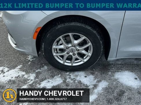 Used 2024 Chrysler Pacifica Touring-L image 10