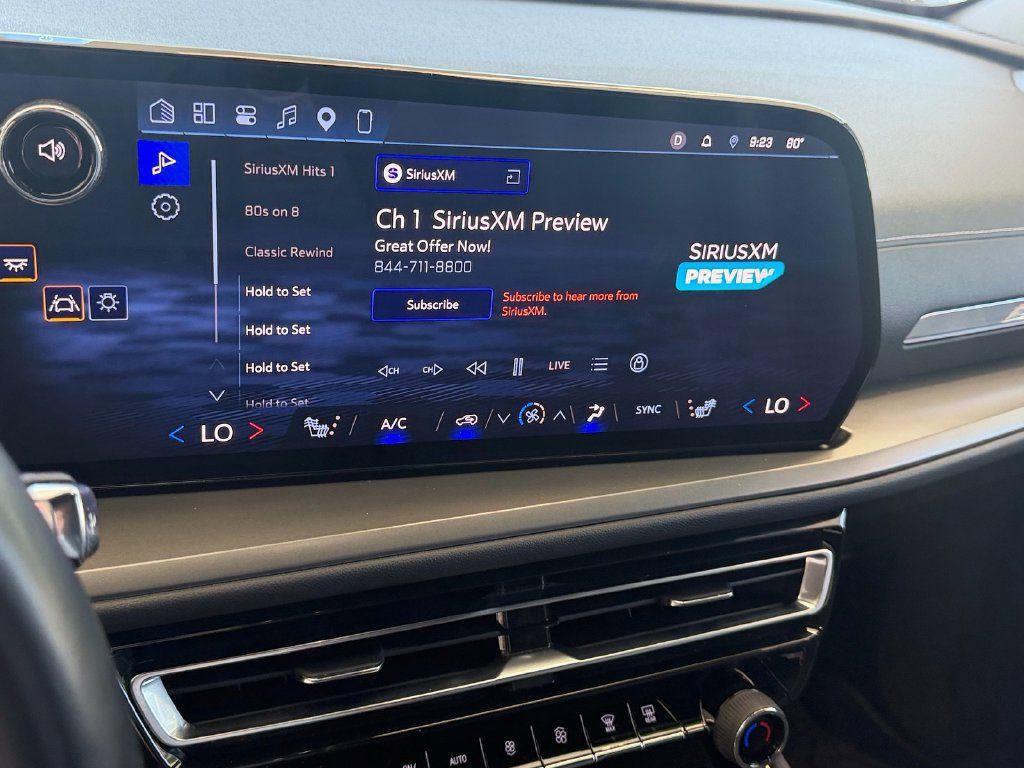 Used 2025 Chevrolet Traverse LT FWD image 18