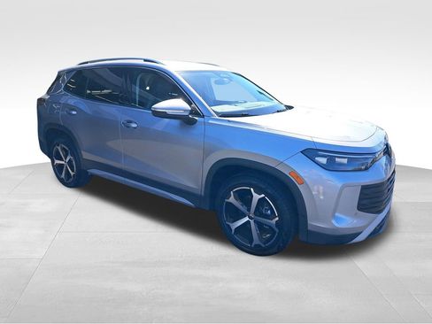 New 2025 Volkswagen Tiguan SE FWD image 3