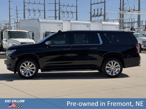 Used 2022 Chevrolet Suburban Premier AWD/4WD image 9