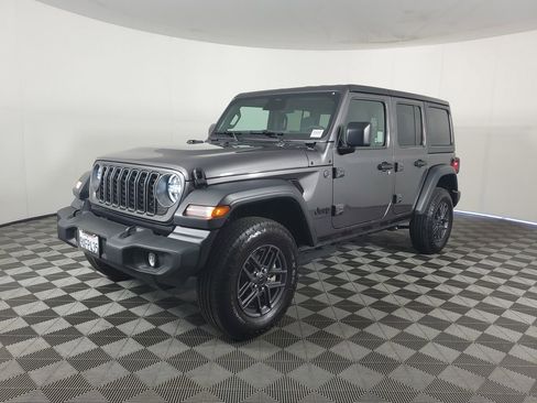 Used 2026 Jeep Wrangler Unlimited Sport AWD/4WD image 8