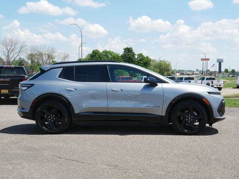 Used 2025 Chevrolet Equinox EV RS w/ Convenience Package II AWD/4WD image 8