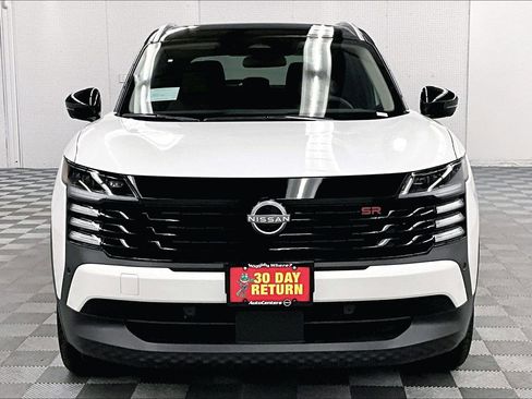 New 2026 Nissan Kicks SR w/ SR Premium Package FWD image 16