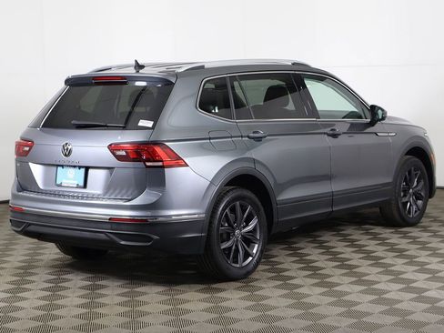 Used 2023 Volkswagen Tiguan SE FWD image 11