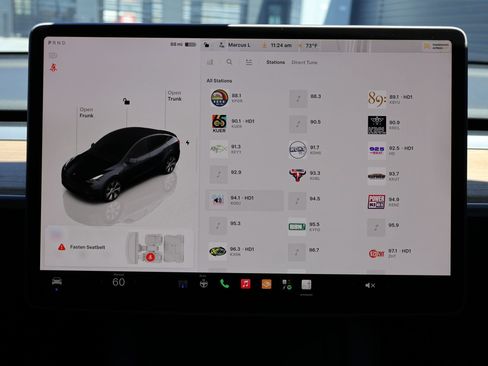 Used 2023 Tesla Model Y Long Range AWD/4WD image 18