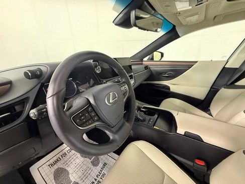 Certified 2025 Lexus ES 300h w/ Premium Package FWD image 4