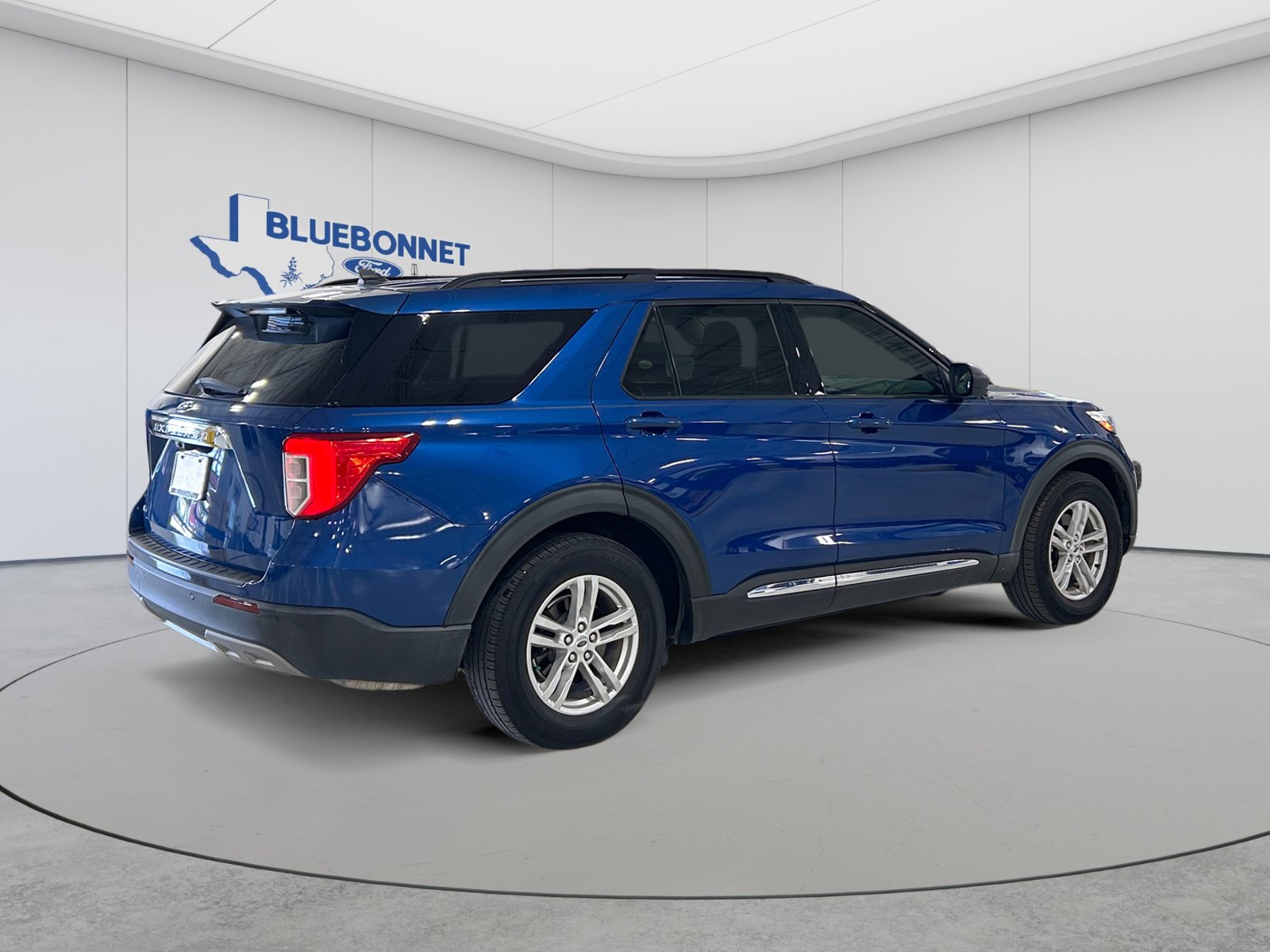 Certified 2022 Ford Explorer XLT w/ Equipment Group 202A RWD image 4