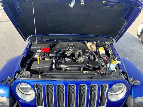 Used 2018 Jeep Wrangler Unlimited Sahara AWD/4WD image 11