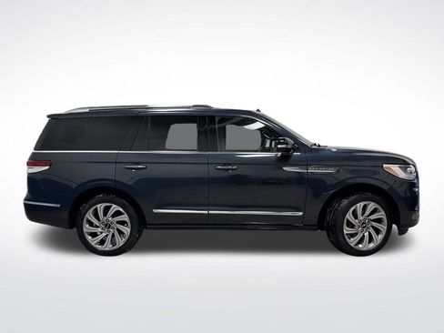 Used 2024 Lincoln Navigator Premiere image 2