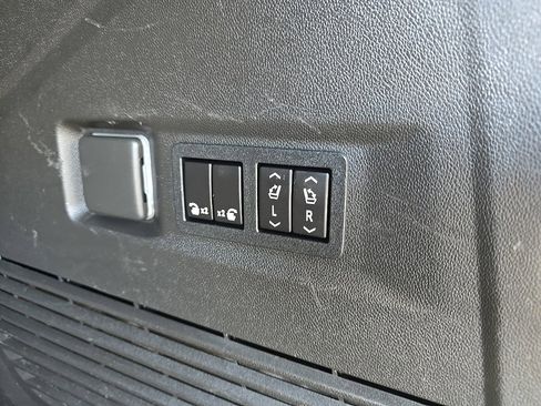 Used 2021 GMC Yukon Denali w/ Denali Premium Package image 7