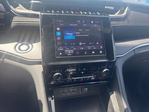 New 2025 Jeep Grand Cherokee Altitude image 24