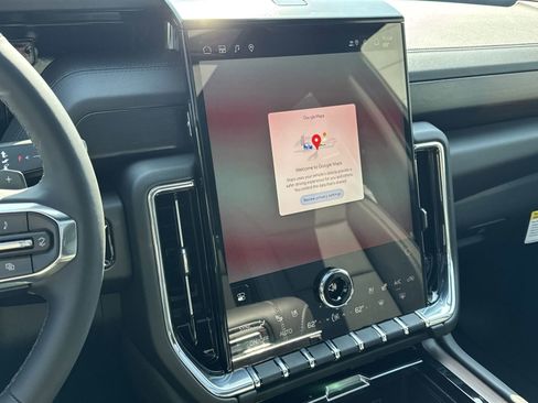 Used 2026 GMC Yukon Denali w/ Sun & Power Step Package AWD/4WD image 24