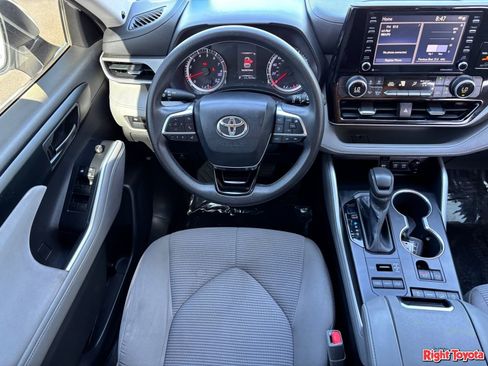 Certified 2020 Toyota Highlander L AWD/4WD image 16