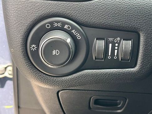 Used 2020 Jeep Cherokee Latitude Plus w/ Cold Weather Group AWD/4WD image 20