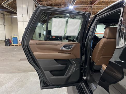 Used 2021 Chevrolet Tahoe High Country w/ Premium Package AWD/4WD image 21