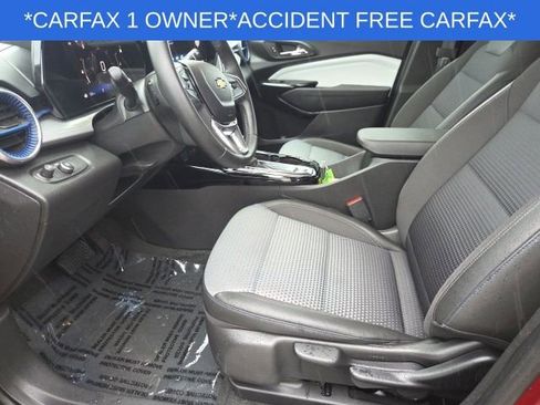 Used 2025 Chevrolet Trax LT w/ LT Convenience Package FWD image 23