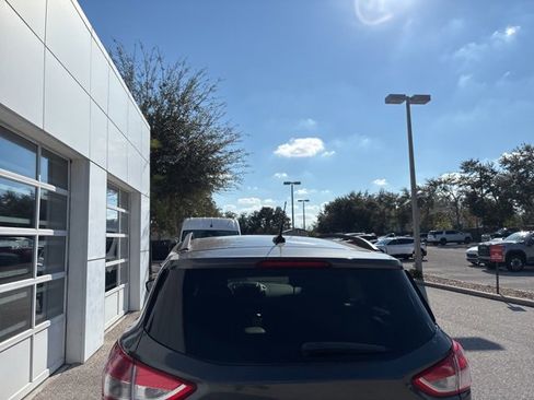 Used 2016 Ford Escape SE w/ Equipment Group 201A image 4