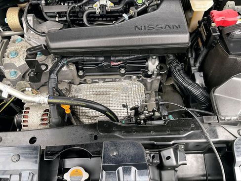 Used 2018 Nissan Rogue SV w/ Premium Package image 29