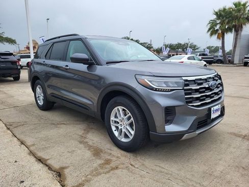 New 2026 Ford Explorer Active RWD image 18