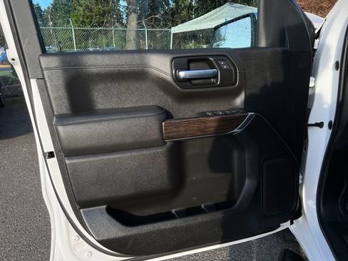 Used 2022 GMC Sierra 1500 SLE image 16