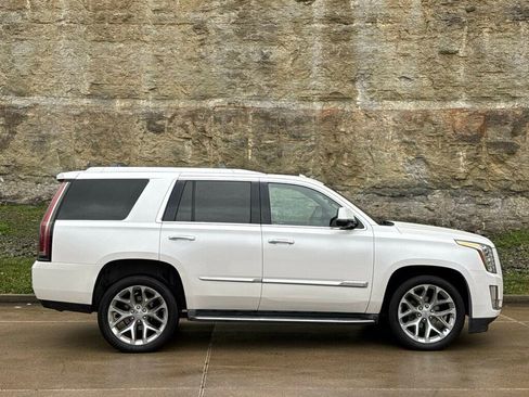 Used 2016 Cadillac Escalade Luxury image 8