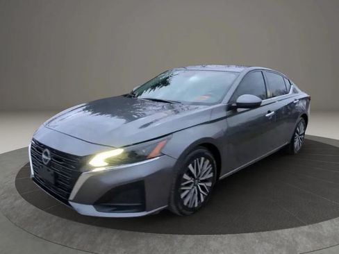 Used 2023 Nissan Altima 2.5 SV FWD image 26