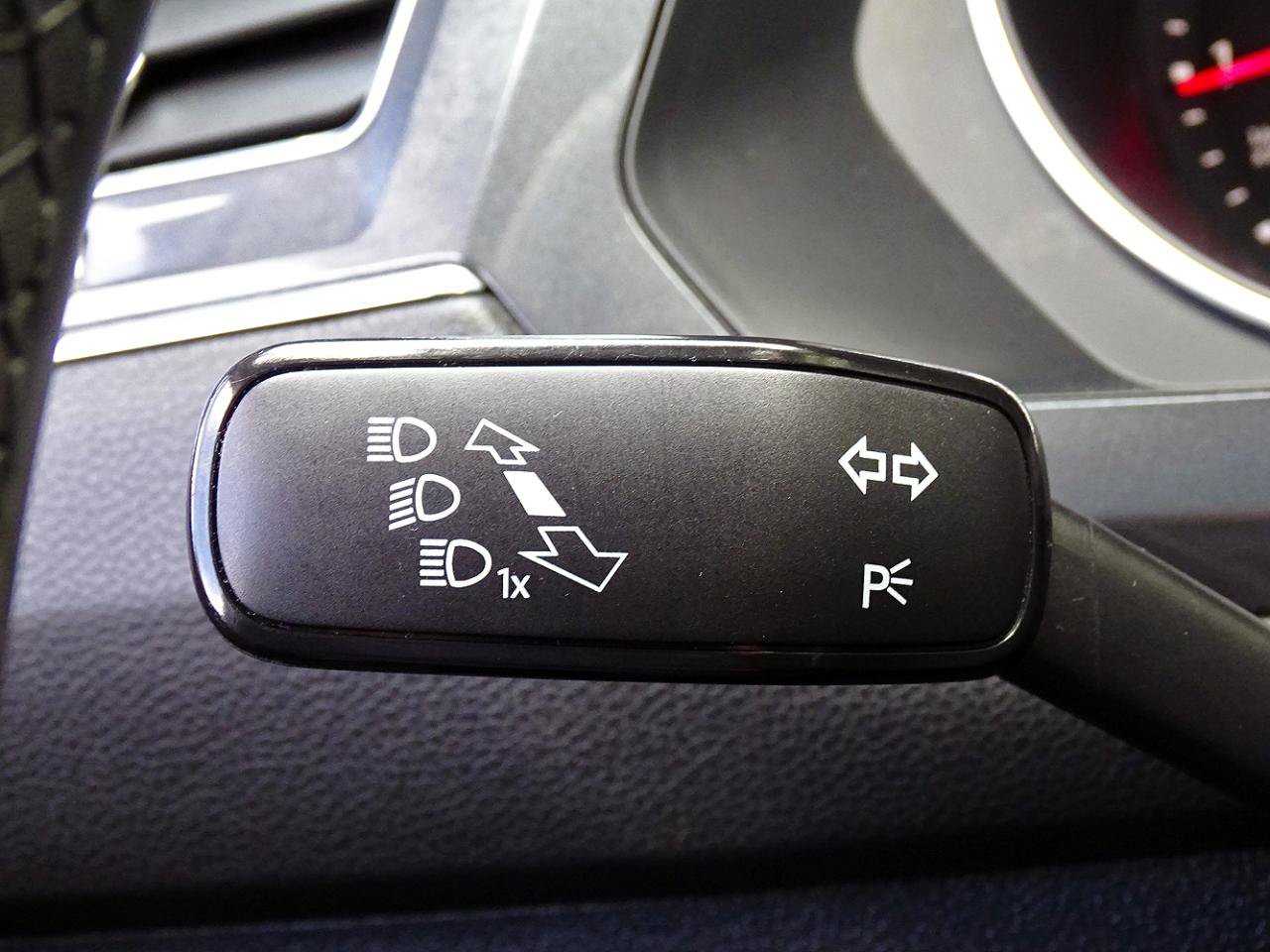 Used 2020 Volkswagen Tiguan SE w/ Panoramic Sunroof Package FWD image 36