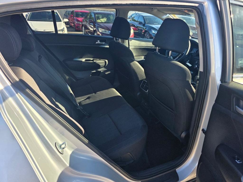 Used 2021 Kia Sportage LX FWD image 11
