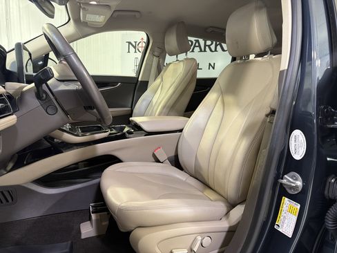 Used 2022 Lincoln Nautilus FWD w/ Premium Package image 9