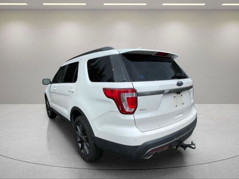 Used 2017 Ford Explorer XLT w/ Equipment Group 202A FWD image 6