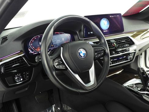 Used 2022 BMW 530i w/ Convenience Package image 30